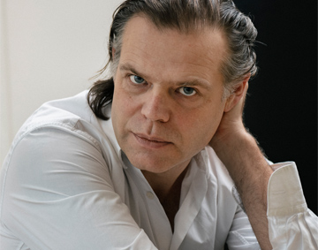 a photographic portait of Renzo Martens 